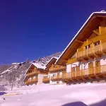 Beautiful With Covered Parking Apartment *