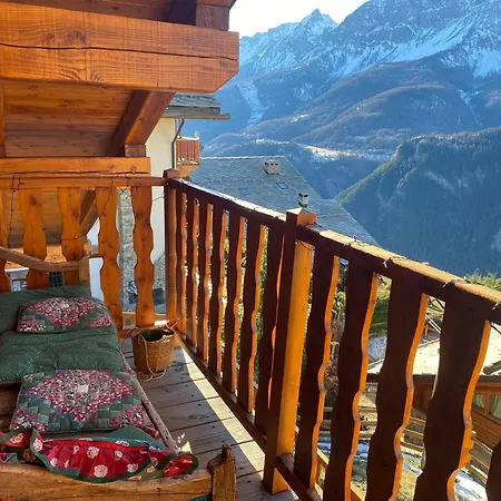 Beautiful With Covered Parking Apartment