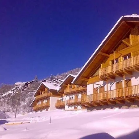 Beautiful With Covered Parking Apartament *